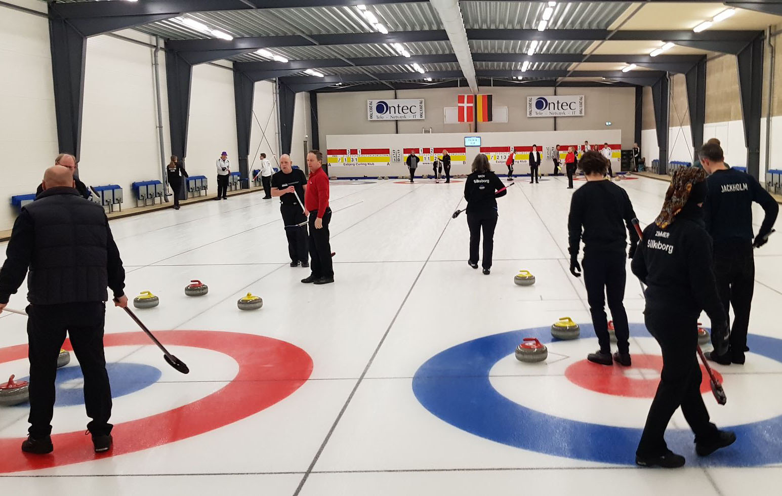 Pay and play, polterabend, julefrokost firmaarrangement aktiviteter i Esbjerg Curling Klub